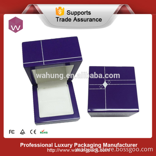 Elegant wooden purple jewelry box for finger ring